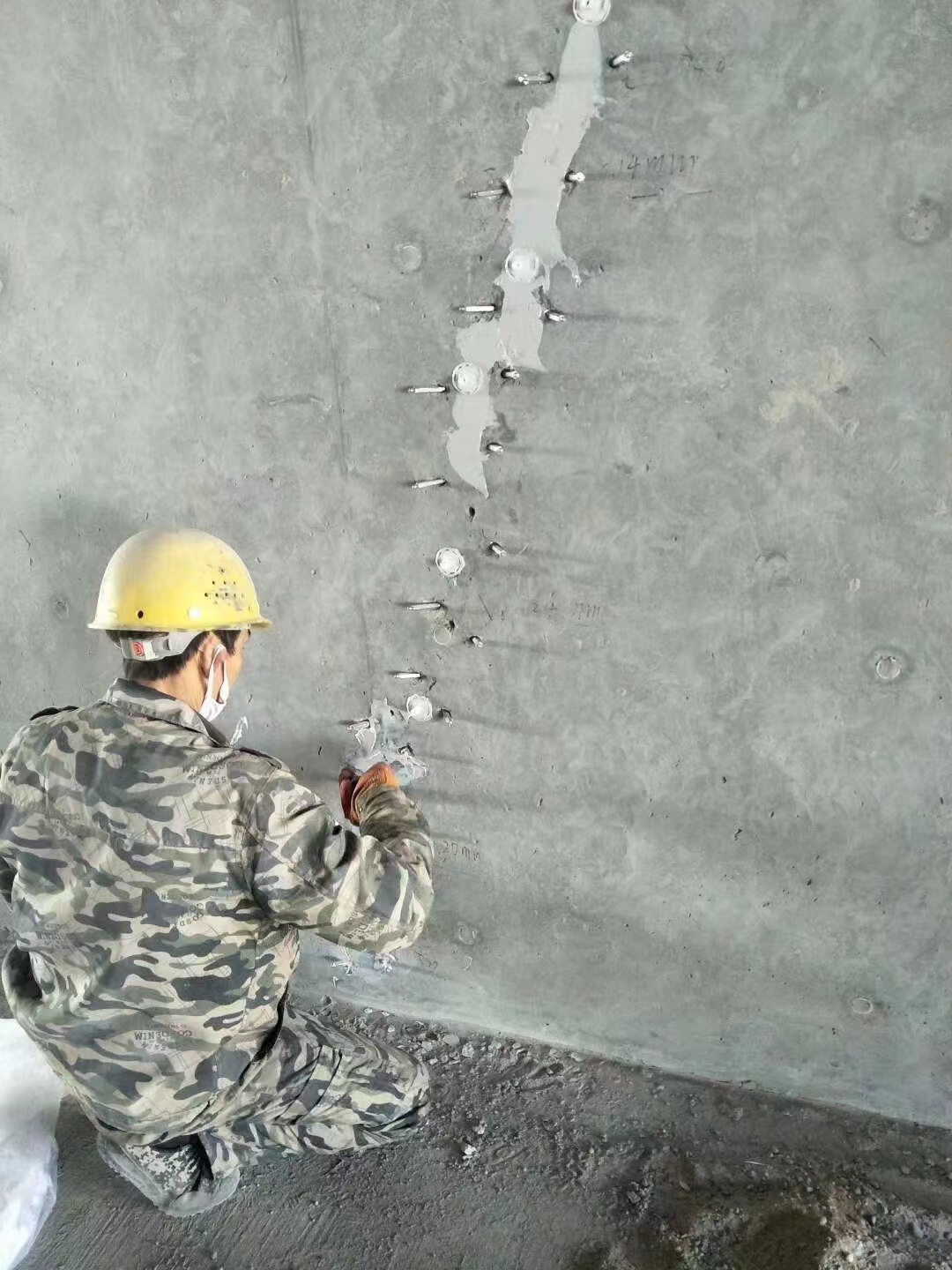 焦作混凝土楼板裂缝加固施工的方案